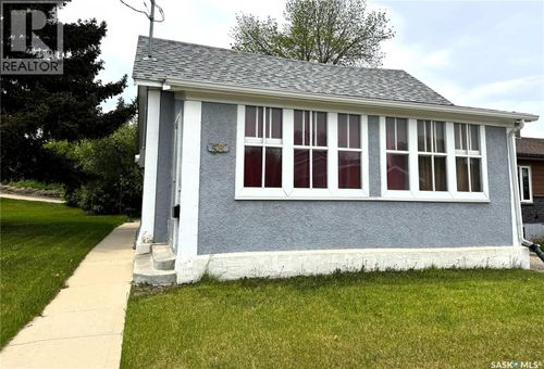 58 10th Ave Ne, Swift Current, SK, S9H2T2 | Card Image