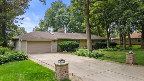 5016 S 34th St, Greenfield, WI, 53221-3113 | Card Image