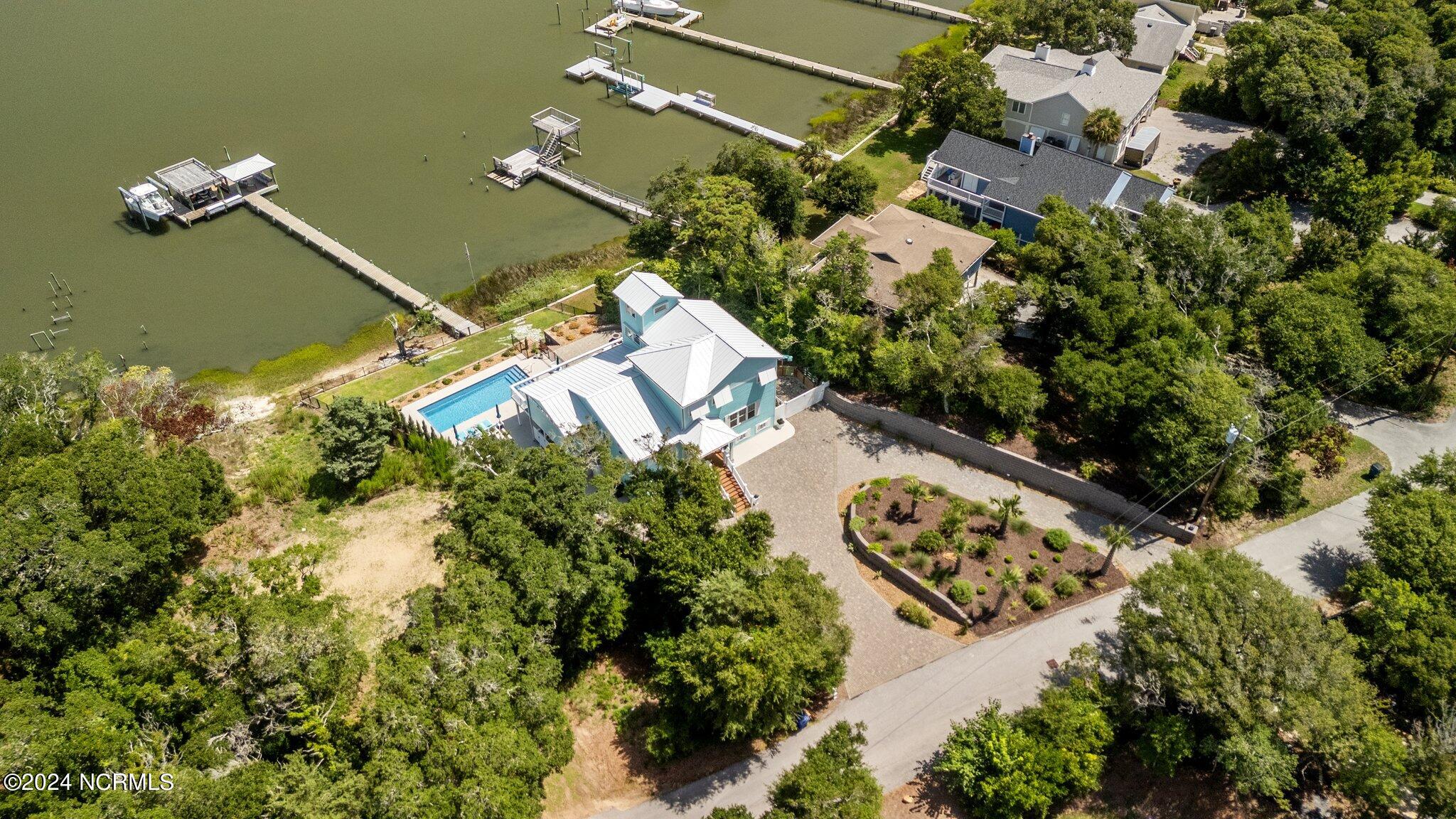 Landing Ct, Emerald Isle, NC 28594