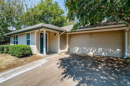 208 N Val Verde Cir, Keene, TX, 76059-1980 | Card Image