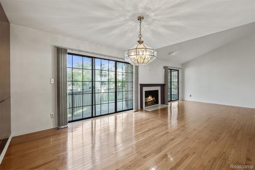 7208 Creeks Bend Dr, West Bloomfield, MI, 48322-3524 | Card Image