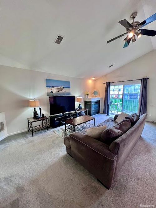 61-2204 Monarch Dr, Shelby Township, MI, 48316-5618 | Card Image