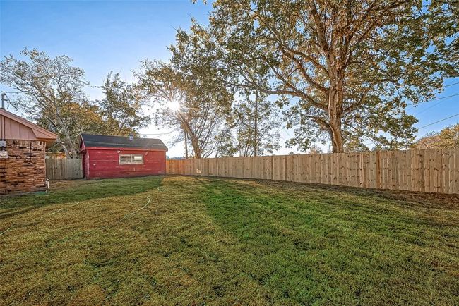 Large backyard with no backyard neighbors | Image 12