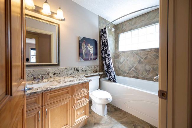 940 40 Street Sw, Home with 4 bedrooms, 3 bathrooms and 2 parking in Calgary AB | Image 24