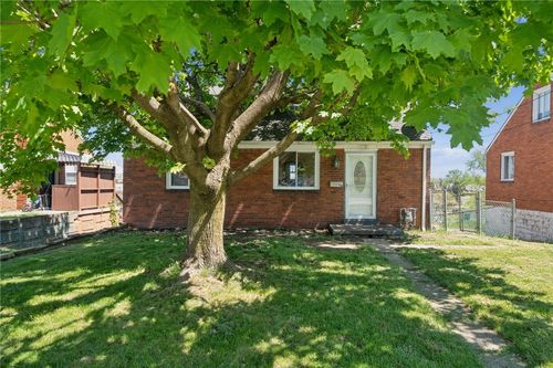 706 Ridgeside Pl, North Versailles, PA, 15137-1811 | Card Image