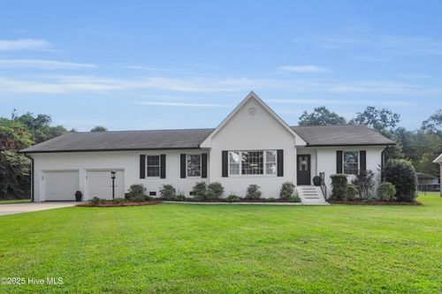 305 Madam Moores Ln, New Bern, NC, 28562-6435 | Card Image