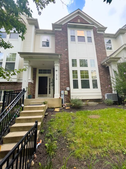 516 Grosvenor Ln, Aurora, IL, 60504-4410 | Card Image