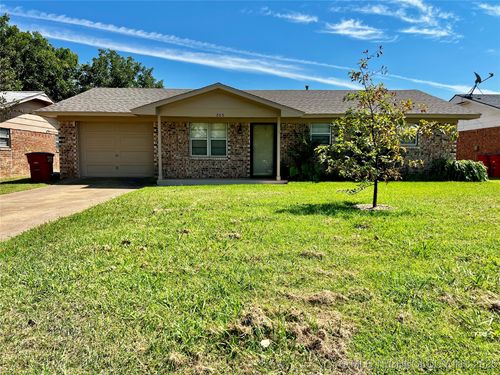705 Ne 8th St, Waurika, OK, 73573-2003 | Card Image