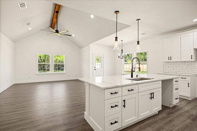 3005 Centaurus Way, House other with 4 bedrooms, 2 bathrooms and null parking in Granbury TX | Image 10