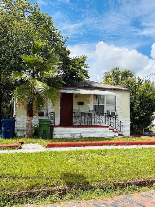 2905 W Chestnut St, TAMPA, FL, 33607-3209 | Card Image