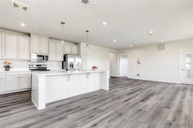 KITCHEN/LIVING ROOM | Image 15