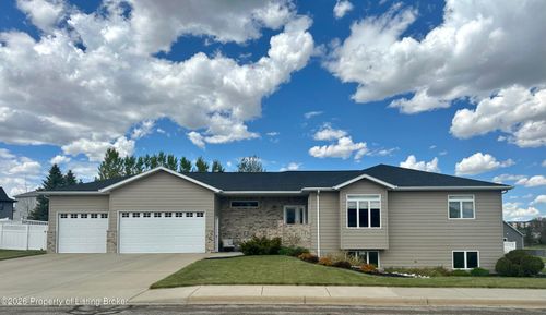 1672 15th Ave W, Dickinson, ND, 58601-3605 | Card Image
