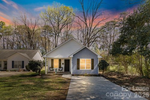 913 Tennyson Dr, Charlotte, NC, 28208-2847 | Card Image