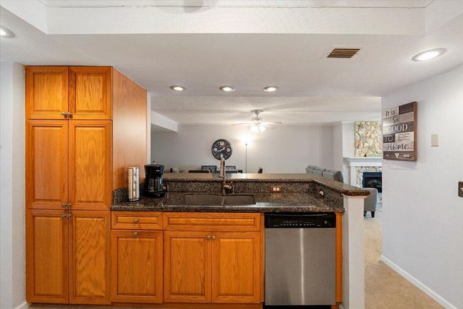 APT-323 - 4100 Highway A1a, Condo with 3 bedrooms, 3 bathrooms and null parking in Hutchinson Island FL | Image 8