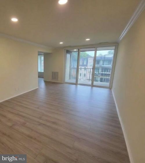 301-5009 7th Rd S, ARLINGTON, VA, 22204-2525 | Card Image