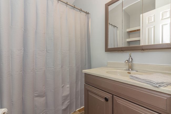 Hall full bathroom | Image 13