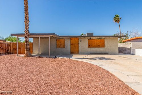 2741 San Domingo Ln, Las Vegas, NV, 89115-4253 | Card Image