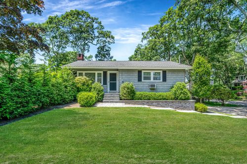 3 Crestview Dr, Remsenburg, NY, 11960-2074 | Card Image