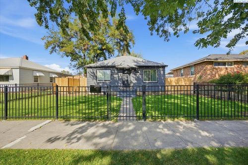 819 W Henry St, Pasco, WA, 99301-4119 | Card Image