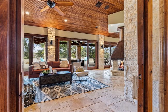 170 Goose Landing Way, Home with 5 bedrooms, 6 bathrooms and 3 parking in Harper TX | Image 12