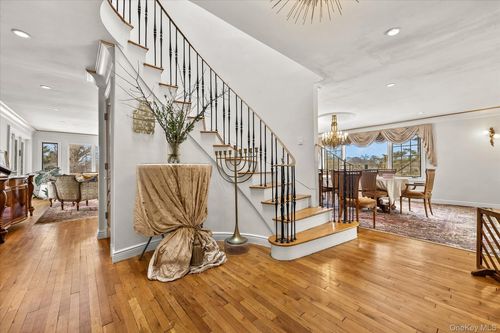 15 Crickett Ln, Great Neck, NY, 11024-1004 | Card Image