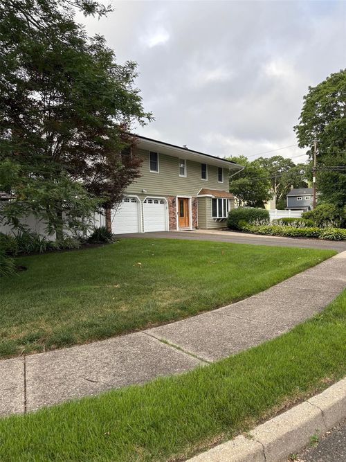 147 Wayne St, Hauppauge, NY, 11788-3506 | Card Image