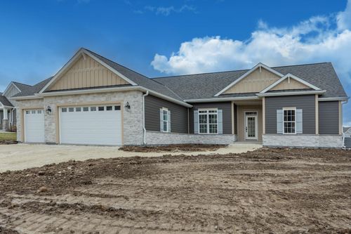 W198N4901 Hickory St, Menomonee Falls, WI, 53051-6758 | Card Image