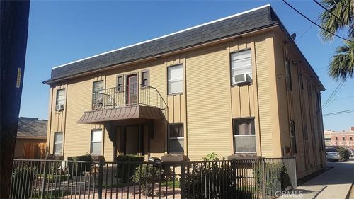 521 Pomona, Fullerton, CA, 92832 | Card Image