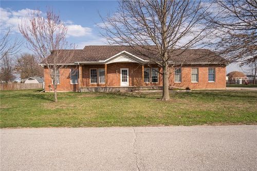 18 Lakeview Dr, Garnett, KS, 66032-1737 | Card Image