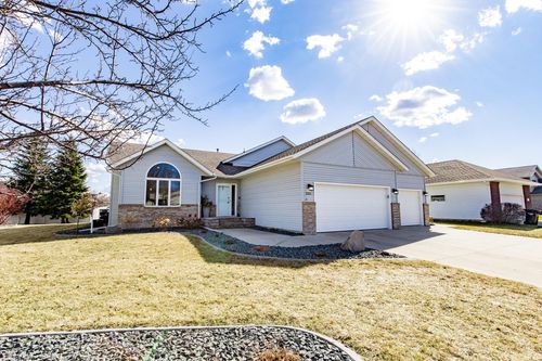 3322 42nd Ave S, Fargo, ND, 58104-6631 | Card Image