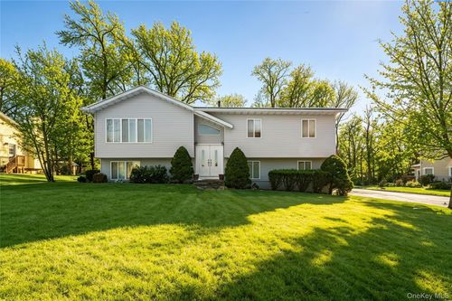 20 Mountainview Ave, Suffern, NY, 10901-7740 | Card Image