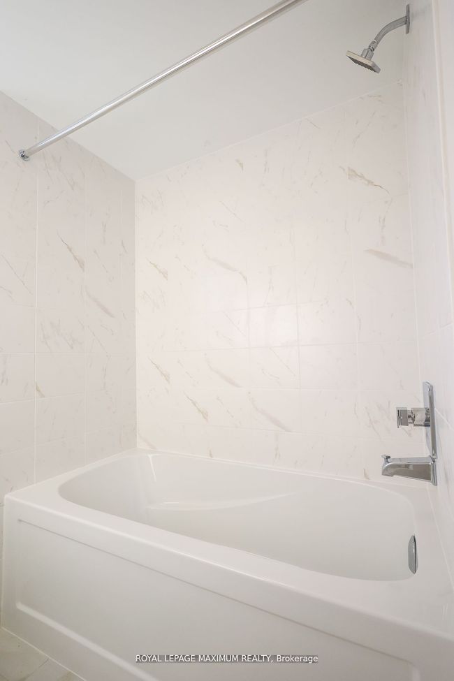 1 - 11 Baynes Way, Condo with 4 bedrooms, 3 bathrooms and null parking in Bradford West Gwillimbury ON | Image 24
