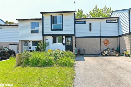 4 Greenfield Sq, Brampton, ON, L6S2J3 | Card Image