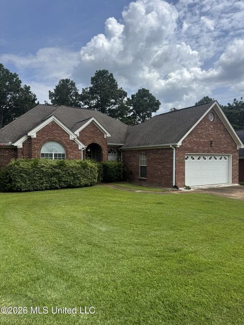 160 Apple Blossom Dr, Brandon, MS, 39047-7698 | Card Image