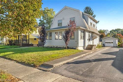 471 Sumatra Ave, Akron, OH, 44305-2940 | Card Image