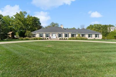 18400 Cardinal Avenue, Home with 4 bedrooms, 2 bathrooms and null parking in Grosse Ile Twp MI | Image 2