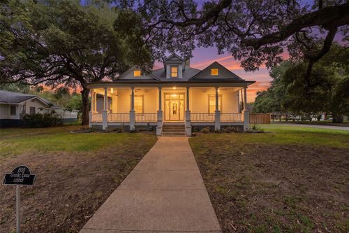 604 Saint Michael St, Gonzales, TX, 78629-4050 | Card Image