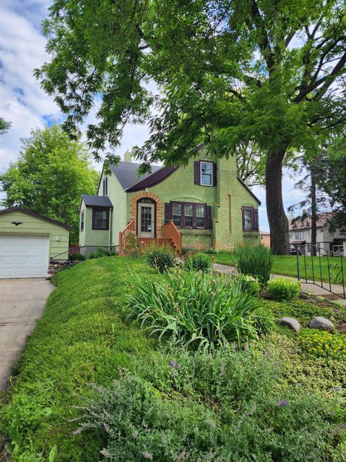 610 Trott Ave Sw, Willmar, MN, 56201-3259 | Card Image