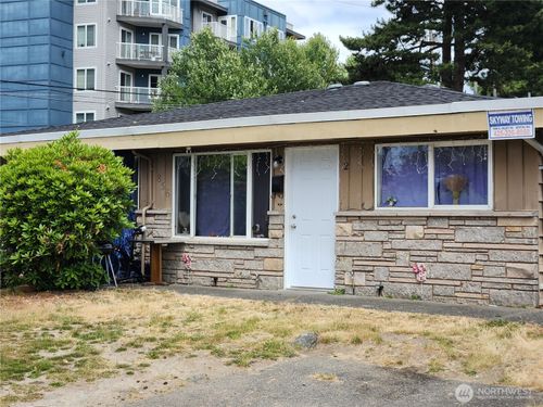 856 Harrington Ave Ne, Renton, WA, 98056-3781 | Card Image