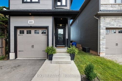 688 Dunn Ave, Hamilton, ON, L8H6M6 | Card Image