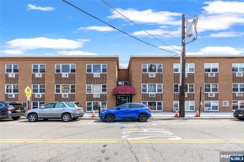 120 32nd St, Union City, NJ, 07087-5872 | Card Image