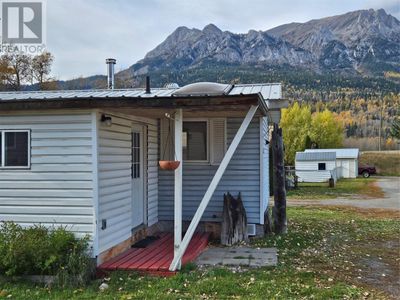 4 - 9909 Elk St, House other with 2 bedrooms, 2 bathrooms and 2 parking in Fernie BC | Image 1