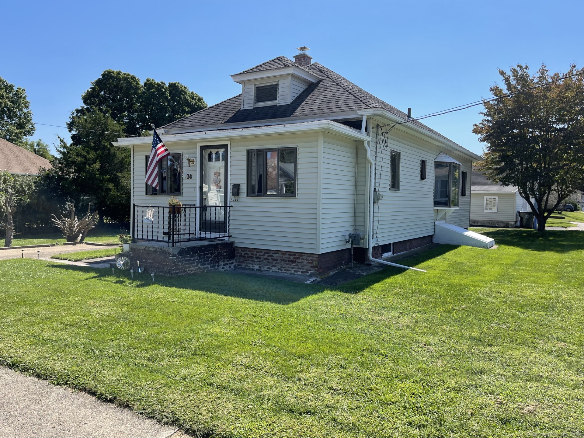 Russell Rd, Norwich, CT 06360