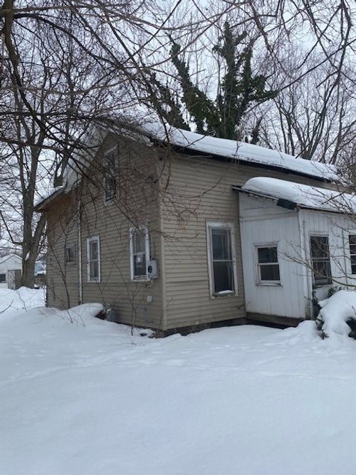 725 Church St, Medina, NY, 14103-1618 | Card Image