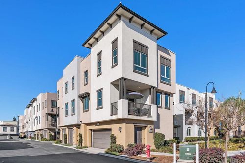 2233 Solara Ln, Vista, CA, 92081-7355 | Card Image