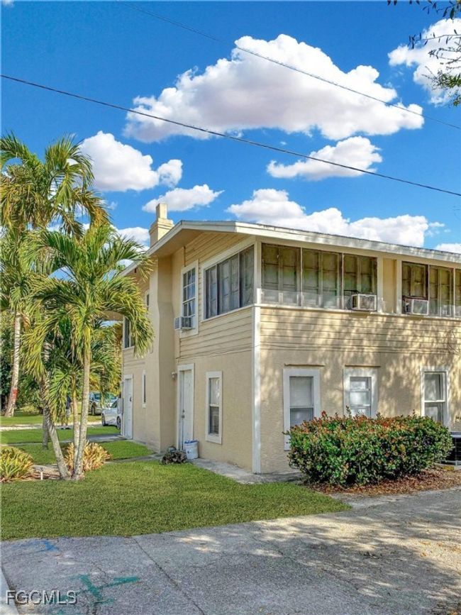 APT-1 - 1615 Evans Ave, Home with 1 bedrooms, 1 bathrooms and null parking in FORT MYERS FL | Image 12