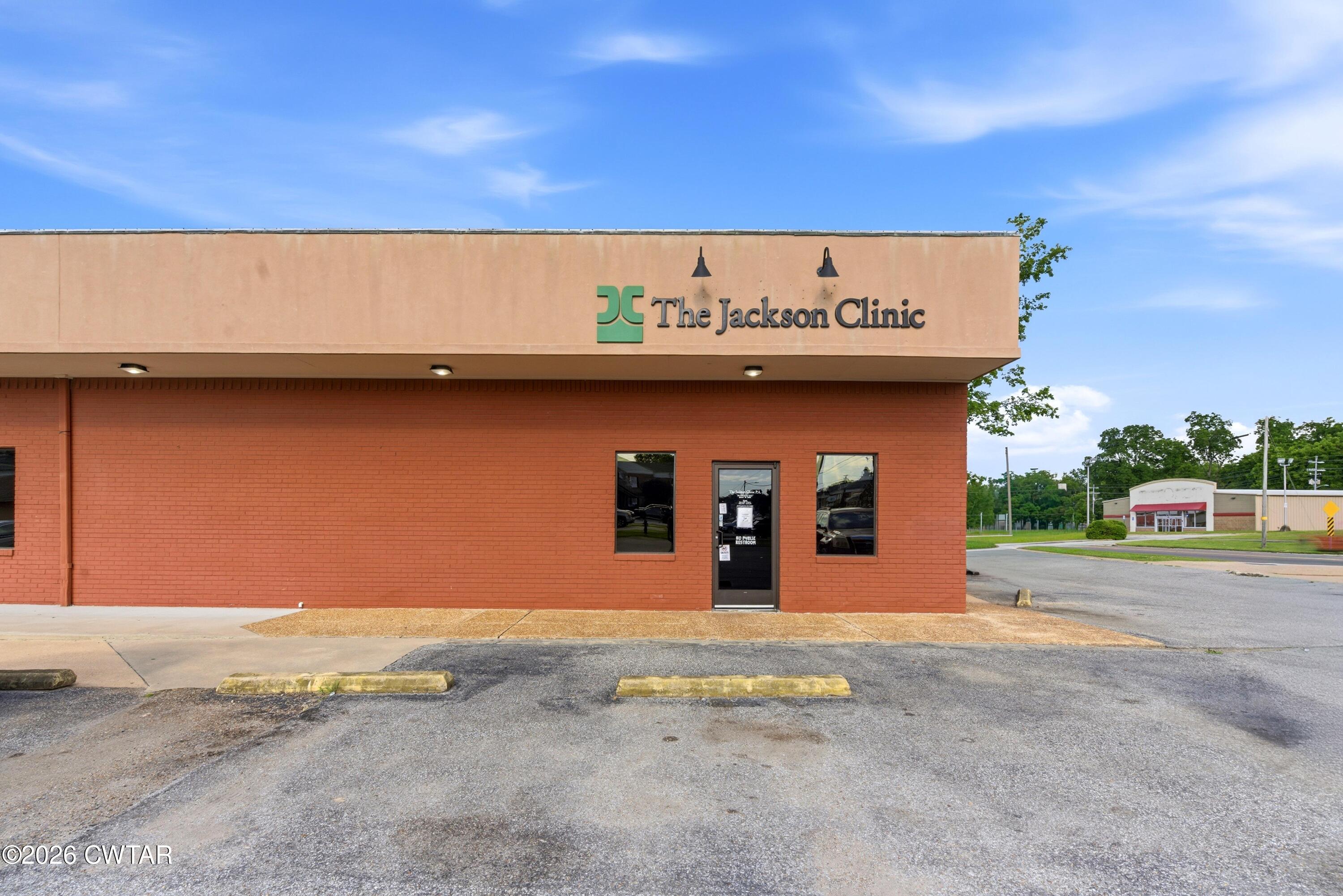 Commercial Sale in Bolivar 2
