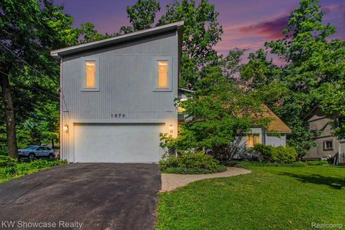 1670 Post Ave, West Bloomfield, MI, 48324-1268 | Card Image