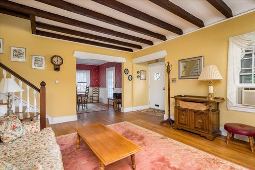 32 Marshall Ave, Floral Park, NY, 11001-3201 | Card Image