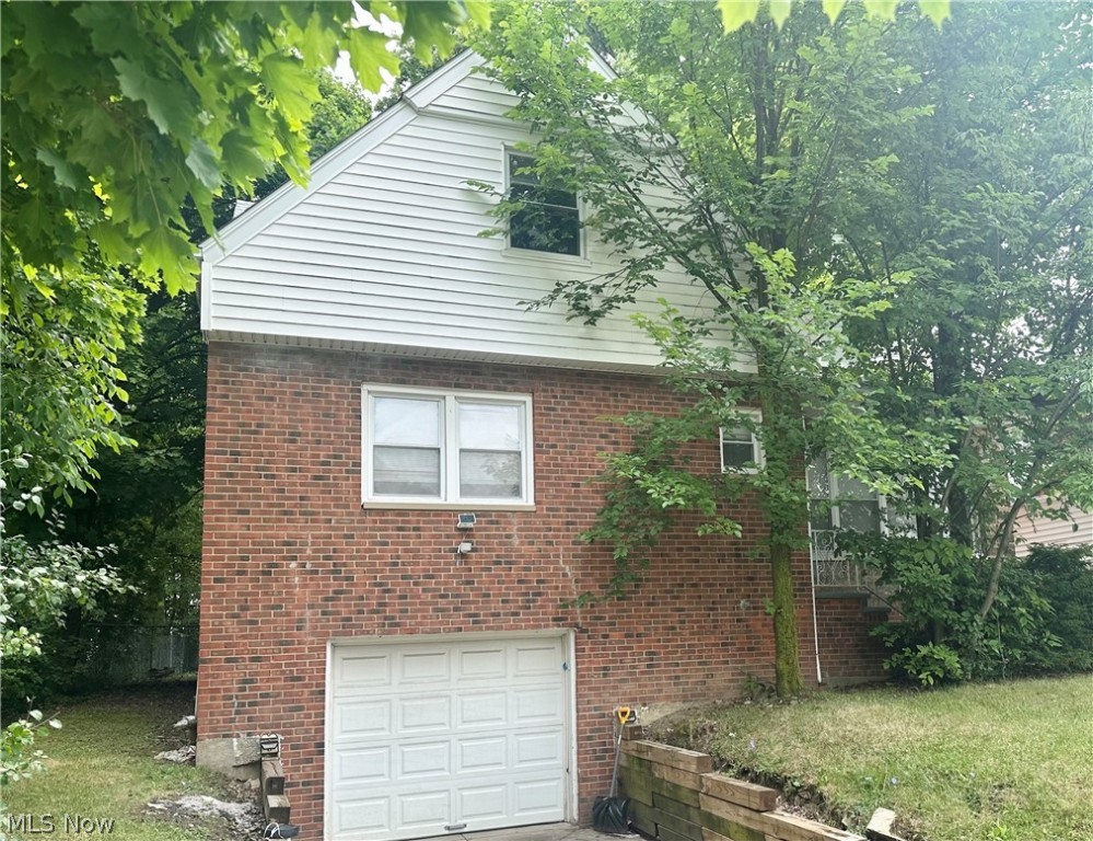 Warrensville Center Rd, Cleveland, OH 44121